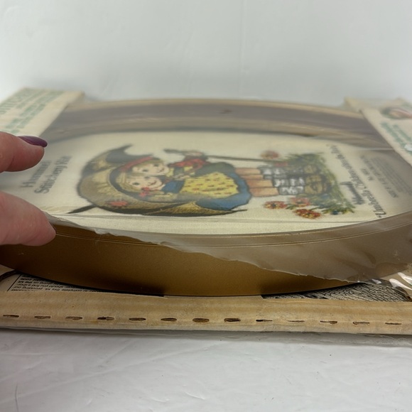 Vtg 70s Hummel Crewel Stitchery Kit Oval Frame Yarn Children Rain Umbrella NEW - Picture 5 of 8